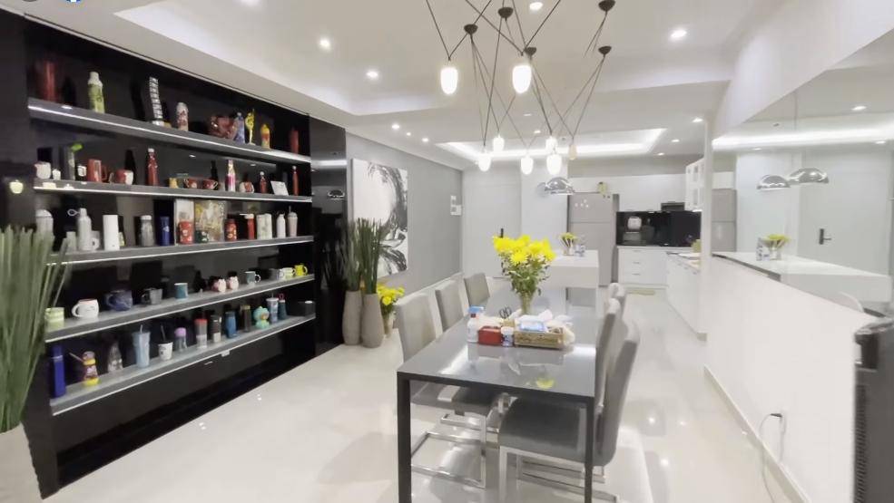 Sống hạnh phúc bên chồng Việt kiều và con riêng, Xuân Lan sở hữu chiếc tủ đặc biệt trong căn hộ hạng sang-11