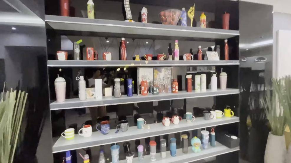 Sống hạnh phúc bên chồng Việt kiều và con riêng, Xuân Lan sở hữu chiếc tủ đặc biệt trong căn hộ hạng sang-12