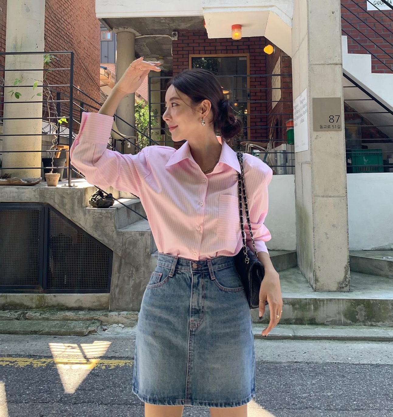 4 mẫu áo sáng màu nên sắm để phong cách thêm trẻ trung-2