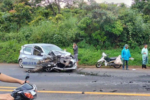 Xe con tông xe dạy lái, 1 thầy giáo tử vong-2