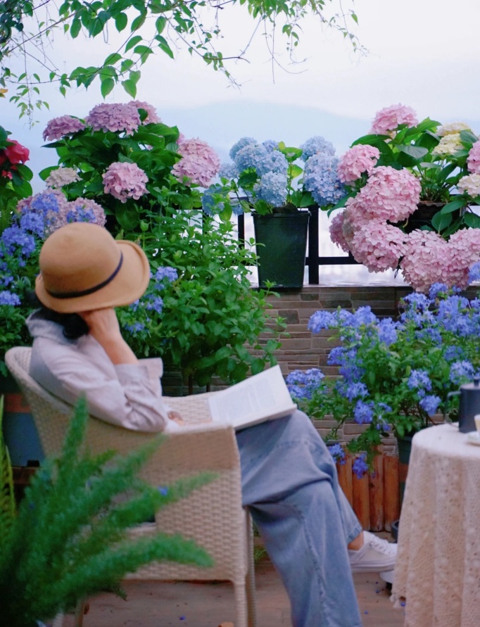 Cô gái mang cỏ lên trồng ở sân thượng, mùa hè không cần phải ra công viên vẫn có chỗ picnic siêu xinh-20