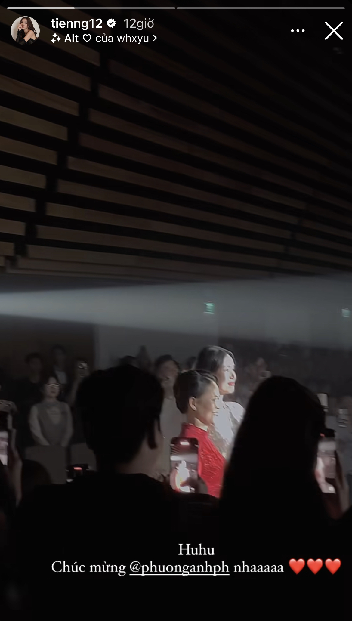 Tiệc tối hôn lễ Á hậu Phương Anh: Cô dâu rơi nước mắt khi vào lễ đường, lộ 1 chi tiết cực tinh tế-4