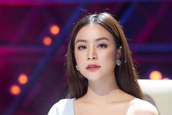 Nhan sắc thay đổi ngày càng xinh đẹp, gợi cảm của Hoàng Thùy Linh-12