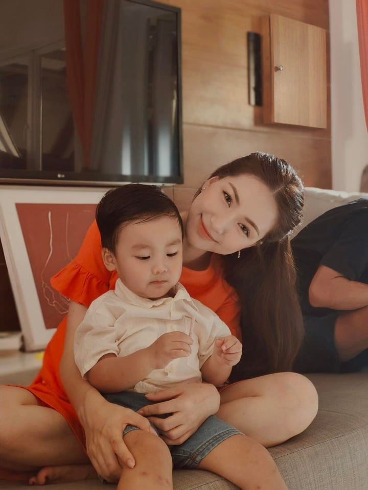 Hòa Minzy và Thủy Tiên có cách xử lý trái ngược khi nói với con chuyện bố mẹ chia tay nhưng chung 1 nguyên tắc-7