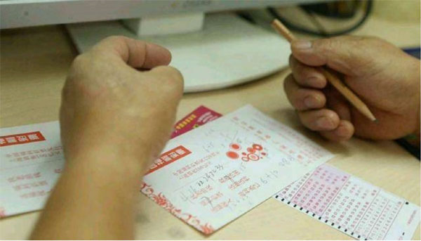 Nam bảo vệ 2 lần trúng số độc đắc với cái kết bất ngờ-2