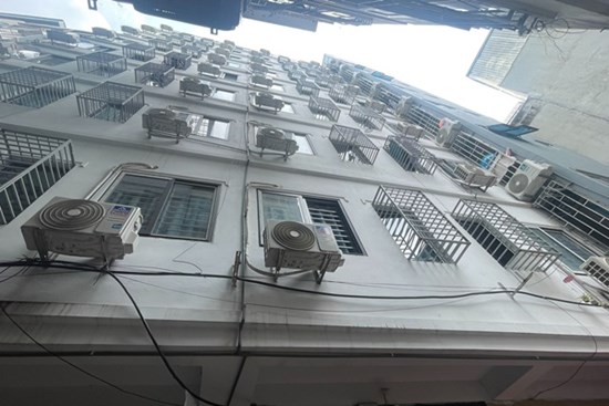 Cận cảnh những căn hộ 'nhốt người' trong các tòa chung cư mini ở Hà Nội