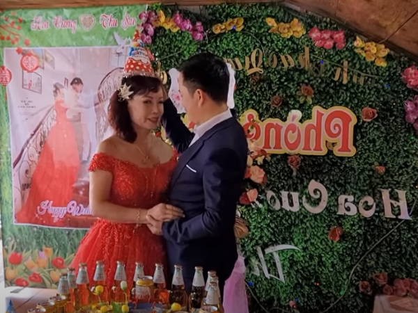Cô dâu Thu Sao chụp ảnh, tổ chức tiệc kỷ niệm 5 năm ngày cưới, nhan sắc hiện tại khiến dân mạng tò mò-1