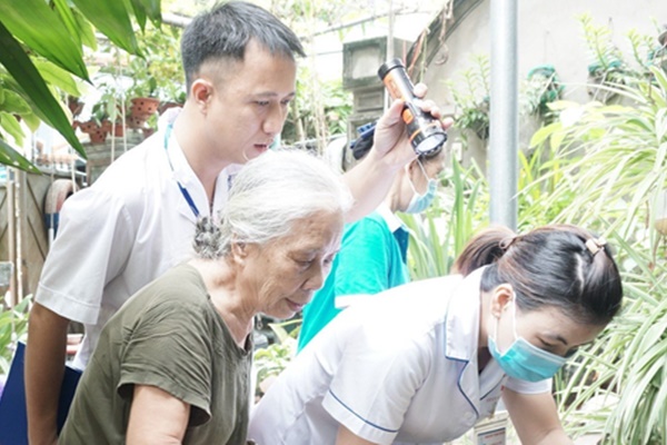 Vào tâm chấn sốt xuất huyết-1