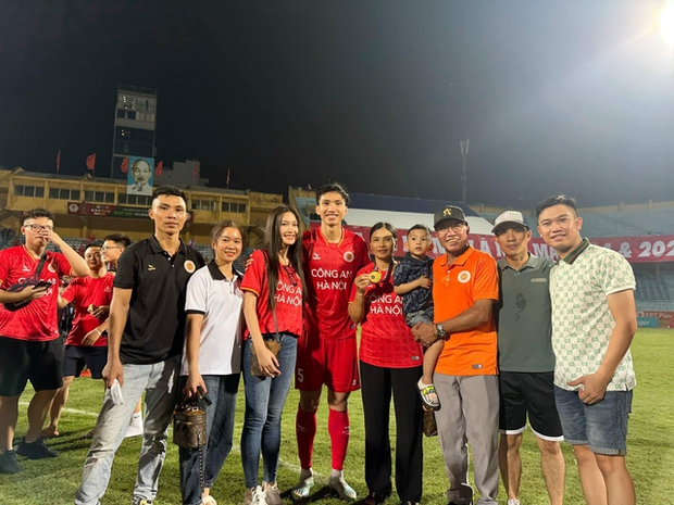 Bố Đoàn Văn Hậu phản ứng bất ngờ về màn cầu hôn của con trai với Doãn Hải My-2