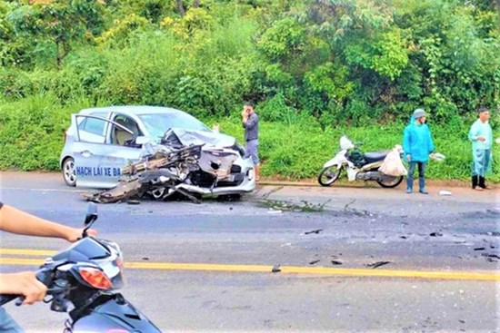 Tin mới vụ thầy giáo dạy lái tử vong sau va chạm giao thông