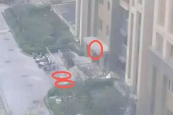 Vụ 3 mẹ con rơi từ tòa nhà chung cư ở Trung Quốc: Một trẻ sống sót, nghi người mẹ ôm con tự vẫn-1