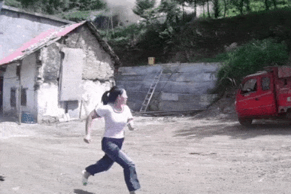 TPHCM: Nhà cao tầng bất ngờ đổ sập, đang triển khai tìm kiếm nạn nhân-4