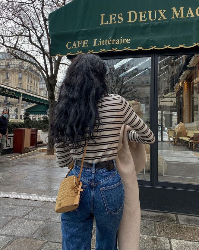 Phụ nữ Pháp đang rất chuộng 4 kiểu áo tay dài này để mặc mỗi khi ra đường-1