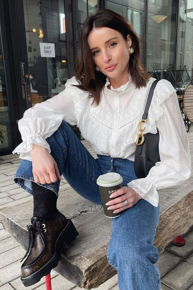 Phụ nữ Pháp đang rất chuộng 4 kiểu áo tay dài này để mặc mỗi khi ra đường-8