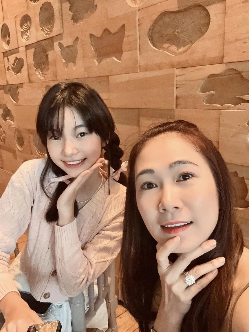 Phòng riêng xịn sò, có cả tủ phụ kiện và túi xách của bé Dâu - con gái MC Thanh Thảo Hugo-1