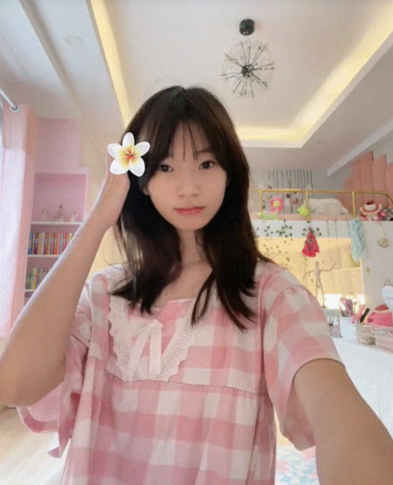 Phòng riêng xịn sò, có cả tủ phụ kiện và túi xách của bé Dâu - con gái MC Thanh Thảo Hugo-3