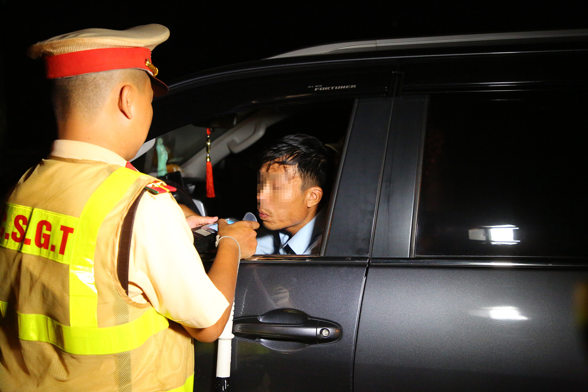 Không chấp hành đo nồng độ cồn, nam tài xế ở Hà Nội bị xử phạt 56,5 triệu đồng-2