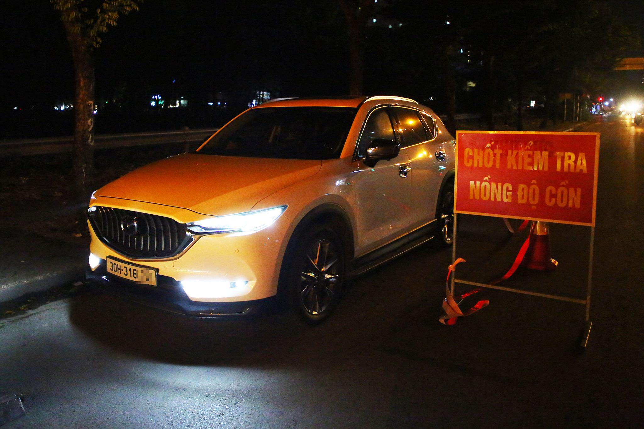 Không chấp hành đo nồng độ cồn, nam tài xế ở Hà Nội bị xử phạt 56,5 triệu đồng-5