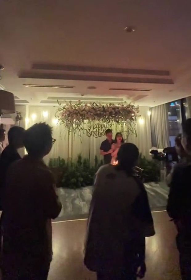 Nữ MC khoe được chồng Tiến sĩ bao một tầng của nhà hàng để tổ chức sinh nhật, đáp trả câu hỏi khó về việc tiêu tiền chồng-3