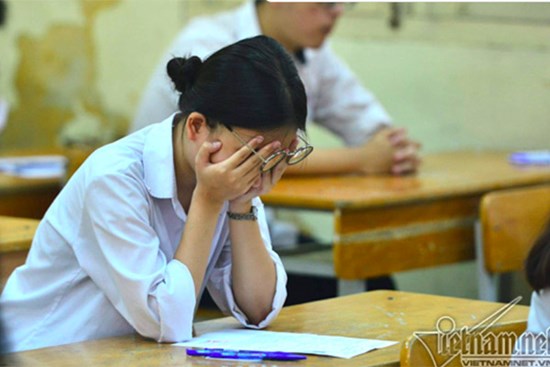 Áp lực học trường chuyên, nữ sinh cấp 3 ở Hà Nội bị rối loạn lo âu