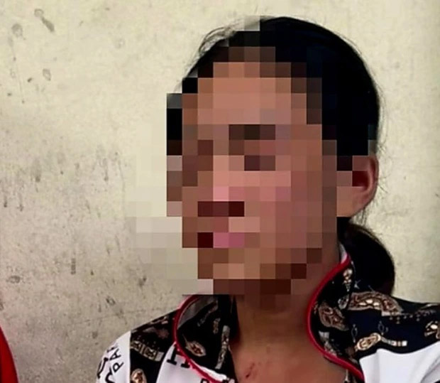 Bắt giam kẻ đánh đập dã man, bắt thiếu nữ ăn thằn lằn sống-1