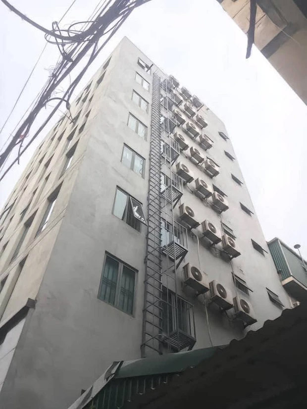 Xôn xao về hình ảnh thang thoát hiểm tại chung cư mini-2