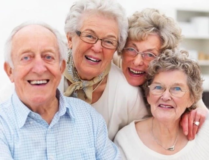 60 tuổi thấy lông mày mọc dài thì mừng vội, cứ tưởng dấu hiệu trường thọ, không ngờ bác sĩ lắc đầu thở dài-1