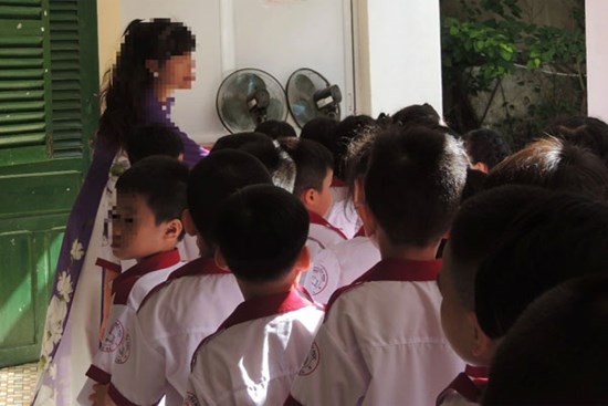 Học thêm chèn vào lịch học chính, trẻ không học ra hành lang đứng