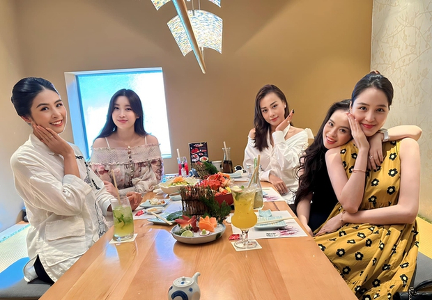 Hoa hậu Đỗ Mỹ Linh lộ diện bên Phương Oanh và hội bạn thân, nhan sắc mẹ bỉm nổi bần bật-1