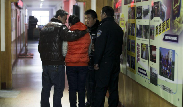 Đến trường đón con muộn 20 phút, hai vợ chồng đau đớn vì con bị bắt cóc suốt 9 năm-6