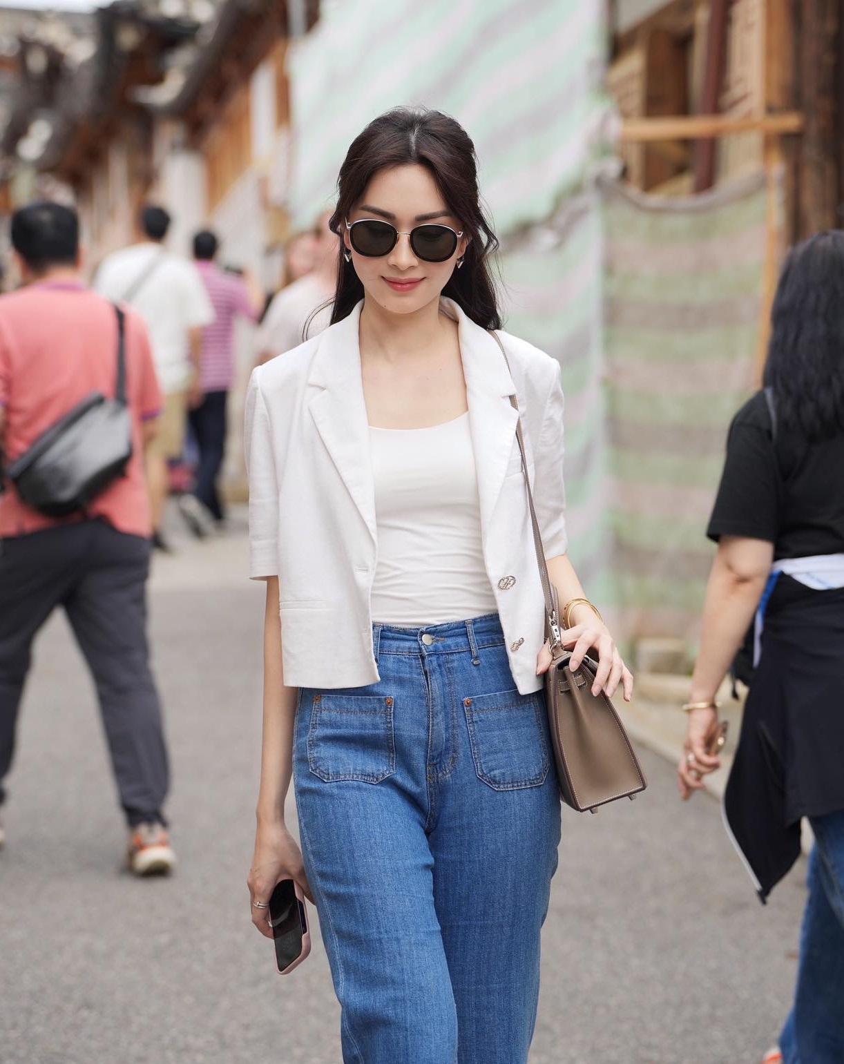 Mỹ nhân Việt trẻ hóa phong cách hiệu quả nhờ 5 món thời trang-4