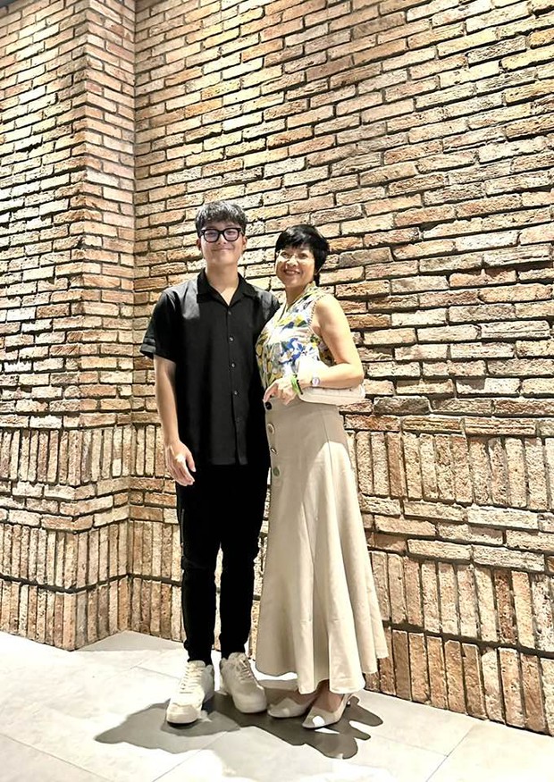 Con trai MC Thảo Vân trở thành tân sinh viên, ngoại hình bảnh bao tuổi 18 gây chú ý-4