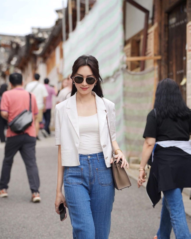 Hoa hậu Đặng Thu Thảo diện áo blazer cộc tay: Đơn giản mà sang ngây ngất-1