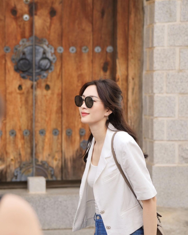 Hoa hậu Đặng Thu Thảo diện áo blazer cộc tay: Đơn giản mà sang ngây ngất-2