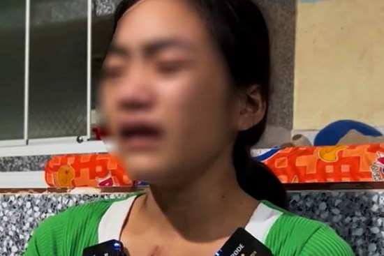 Vụ thiếu nữ bị đánh đập dã man, bắt ăn thằn lằn sống: Người mẹ nói gì?