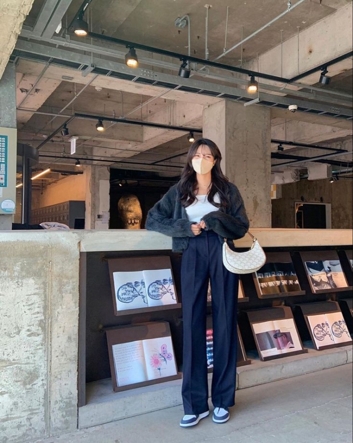 Chán mặc váy đi làm, nàng công sở bổ sung 4 kiểu quần nịnh dáng, là chân ái’’ của mọi mùa-1