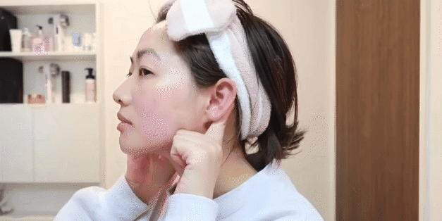 Giải quyết tình trạng da lão hóa, chảy xệ với bước massage 3 phút mỗi tối-7