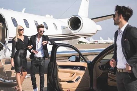 Làm trong CLB phục vụ giới nhà giàu, nữ nhân viên chỉ ra cách ''đọc vị'' người GIÀU LÂU NĂM và người GIÀU MỚI NỔI