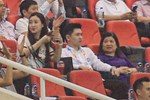 Hoa hậu Đỗ Mỹ Linh lần đầu lộ diện cùng chồng Chủ tịch, nhan sắc sau sinh gây chú ý
