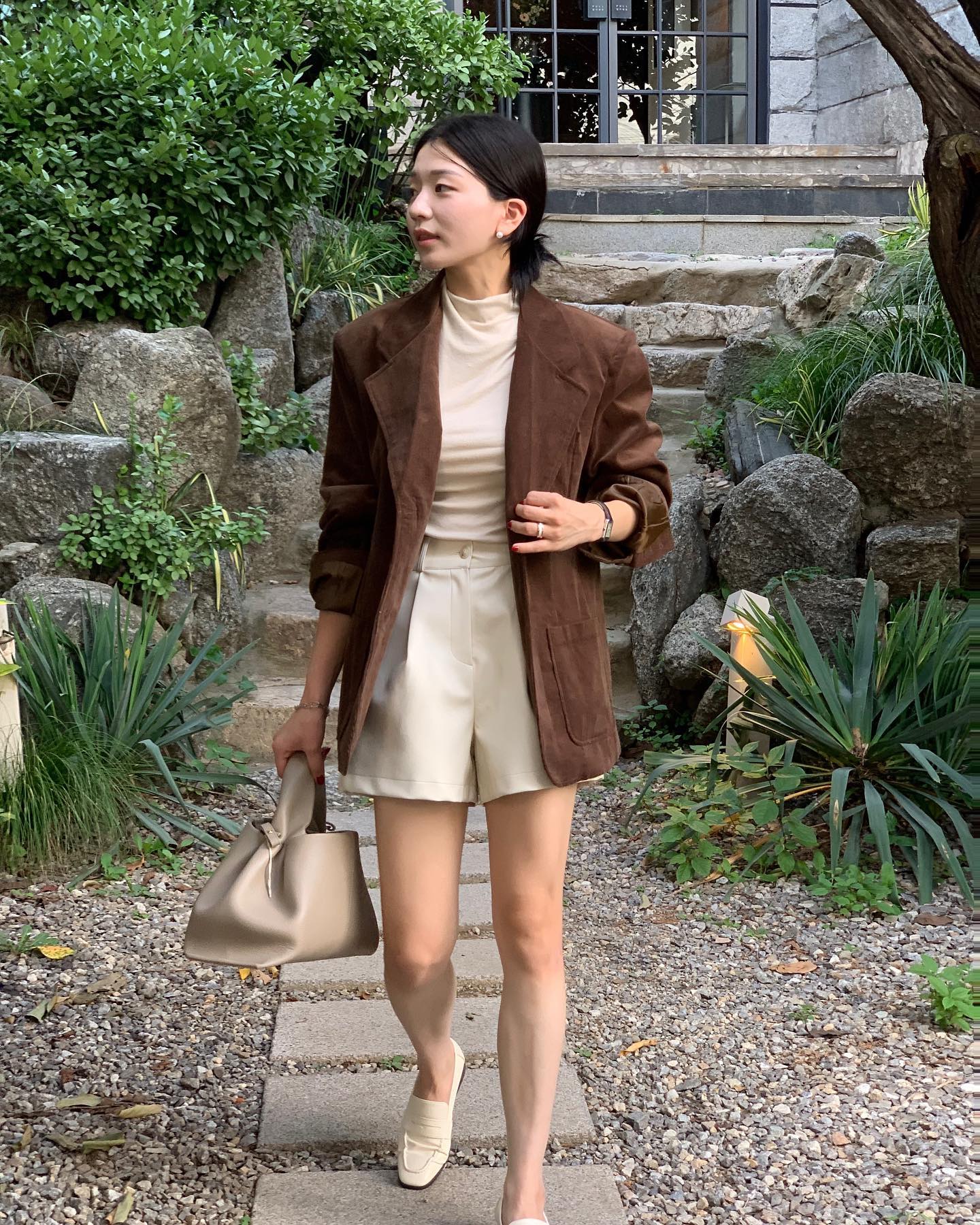 10 set áo blazer mỏng nhẹ cho thời tiết se lạnh-1