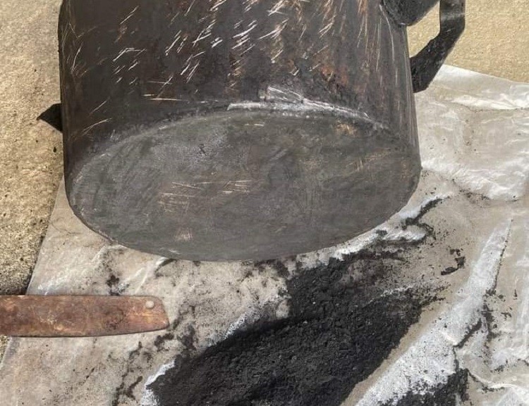 Chuyện thật như đùa: Nhọ xoong nồi được lùng mua với giá lên đến 300 nghìn đồng/kg-1