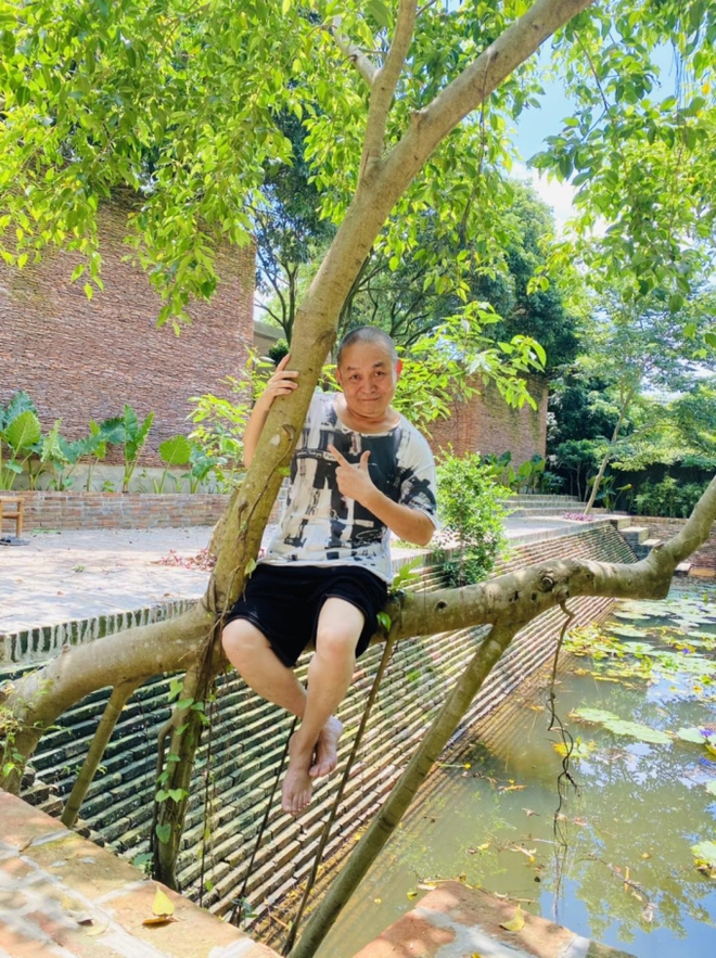 Cận cảnh biệt phủ của vua hài đất Bắc Xuân Hinh: Xây toàn bộ bằng gạch đỏ, có sân vườn ao cá rộng thênh thang-15