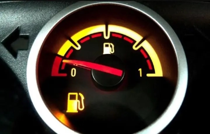 Chạy ô tô đến cạn bình xăng có hại xe?-1