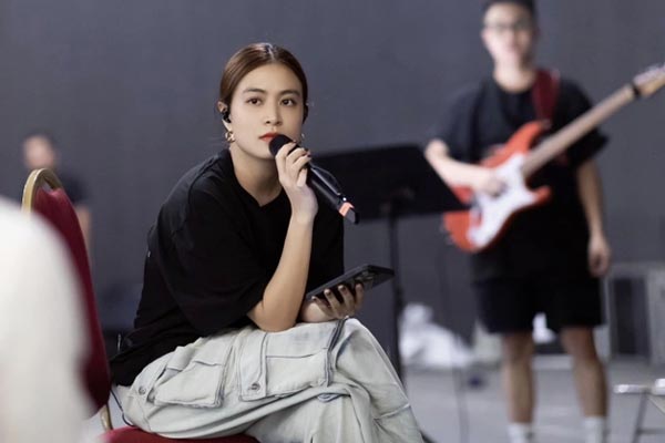 Hoàng Thùy Linh vừa tái xuất màn ảnh đã bị chê: Diễn xuất nhạt nhòa, thoại như trả bài-8