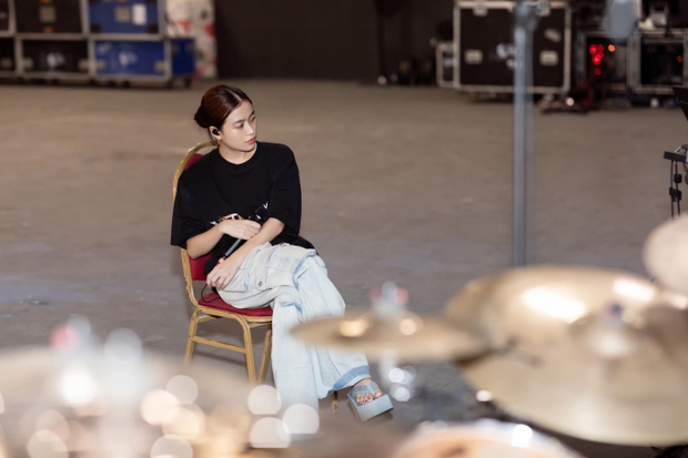 Hoàng Thùy Linh lần đầu lộ diện hậu tâm thư xin lỗi, thần sắc hiện tại gây chú ý-4