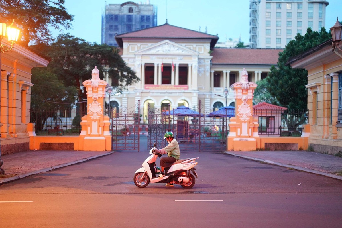 Người dân xếp hàng từ 3h sáng xem tòa xét xử bà Nguyễn Phương Hằng-1