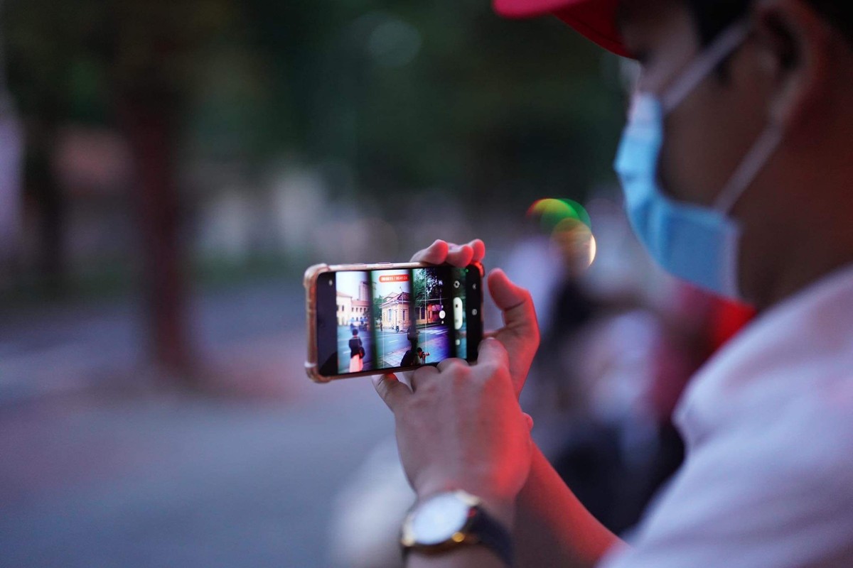 Người dân xếp hàng từ 3h sáng xem tòa xét xử bà Nguyễn Phương Hằng-5