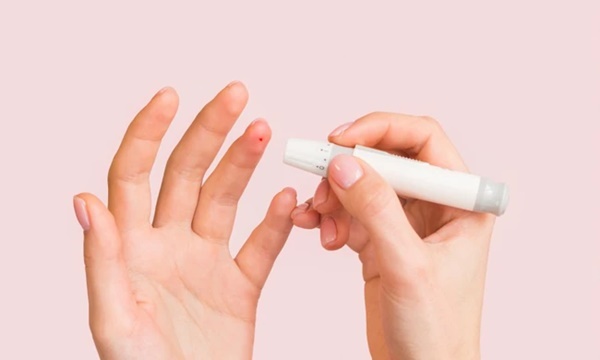 Đo đường huyết nên lấy máu ở ngón tay nào chính xác nhất? Giải đáp của bác sĩ sẽ khiến bạn bất ngờ-1