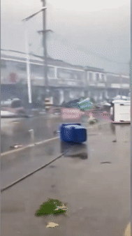 Lốc xoáy kinh hoàng càn quét Trung Quốc: Nhiều người thiệt mạng, khung cảnh hiện trường hoang tàn-2