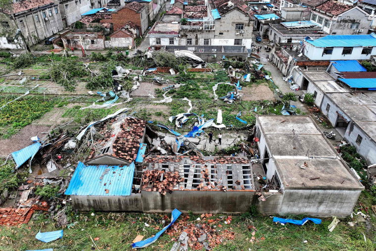 Lốc xoáy kinh hoàng càn quét Trung Quốc: Nhiều người thiệt mạng, khung cảnh hiện trường hoang tàn-4